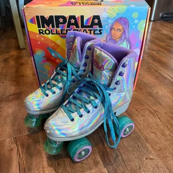Impala Silver Holographic Quad Roller Skates - Picture 1 of 10